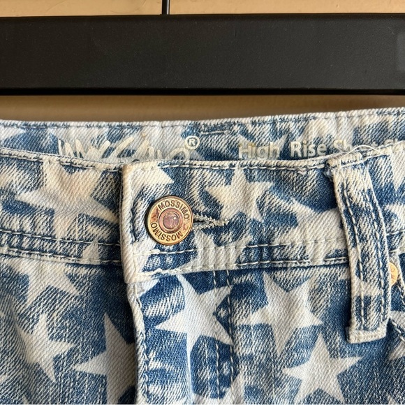 Mossimo High Rise Short Short - Size 2/26 - Casual Summer Distressed Patriotic - Picture 2 of 6